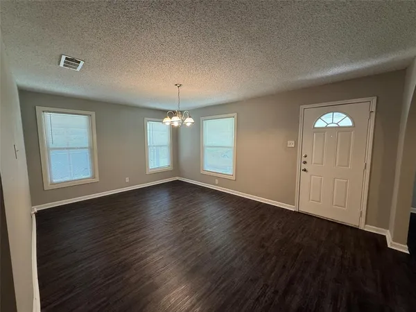 $1,650 | 1715 West Elm Street, Denison, TX 75020