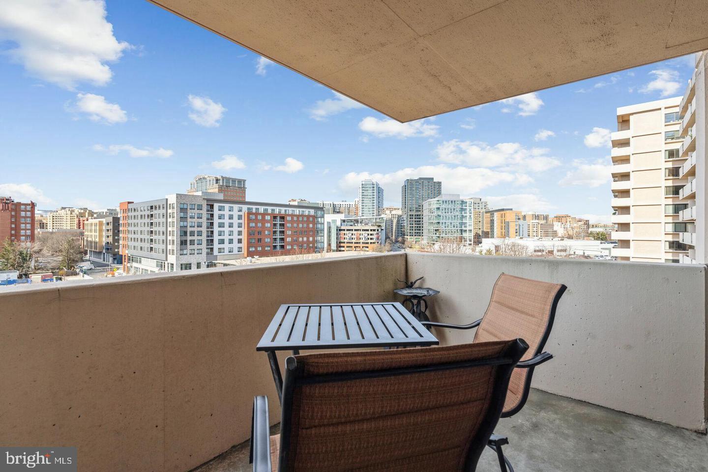 4141 North Henderson Road, Unit 611 Arlington, VA 22203 - Photo 4 of 30 a view of a balcony with city view
