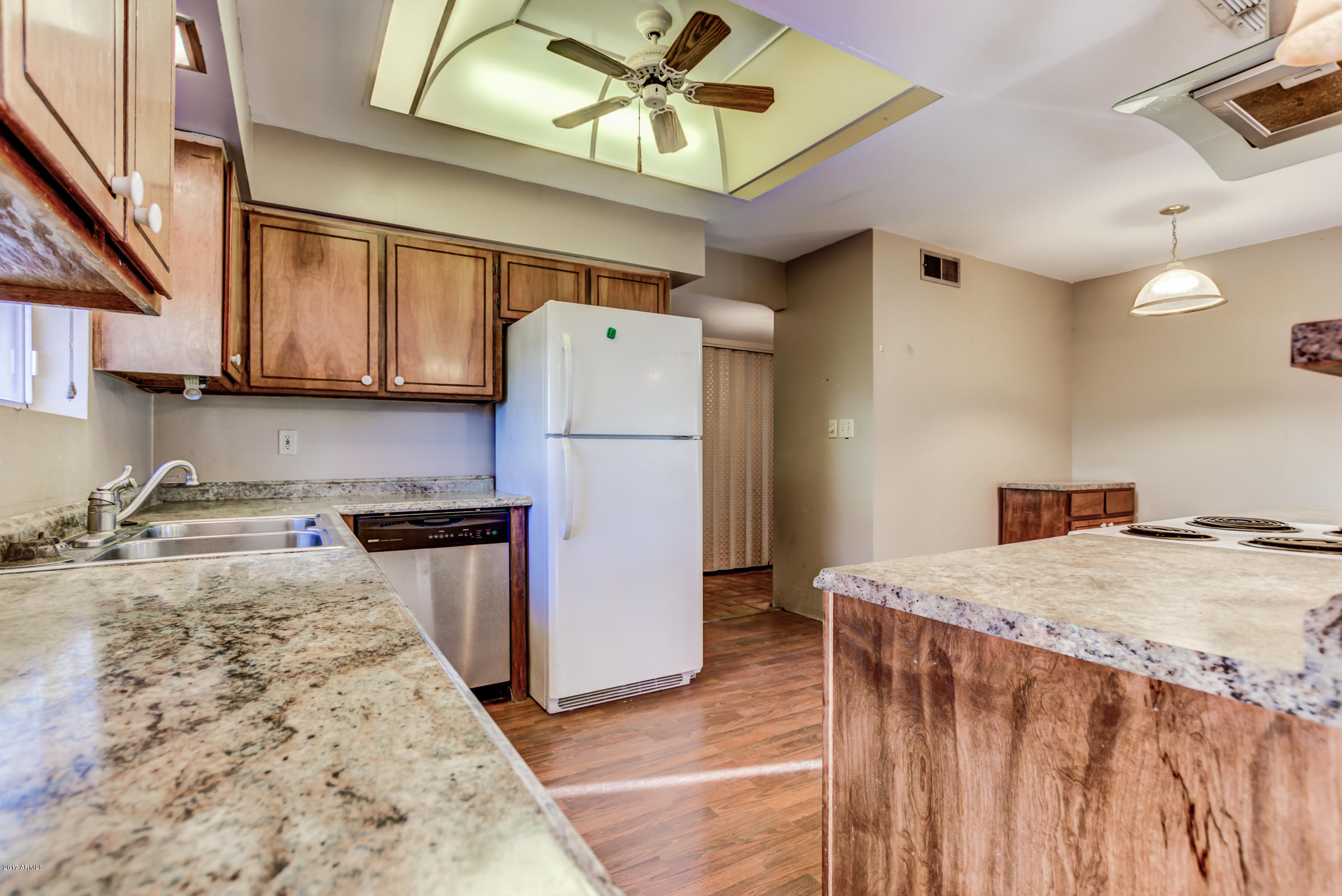 4034 West Hatcher Road Phoenix, AZ 85051 - Photo 14 of 42 16-Kitchen