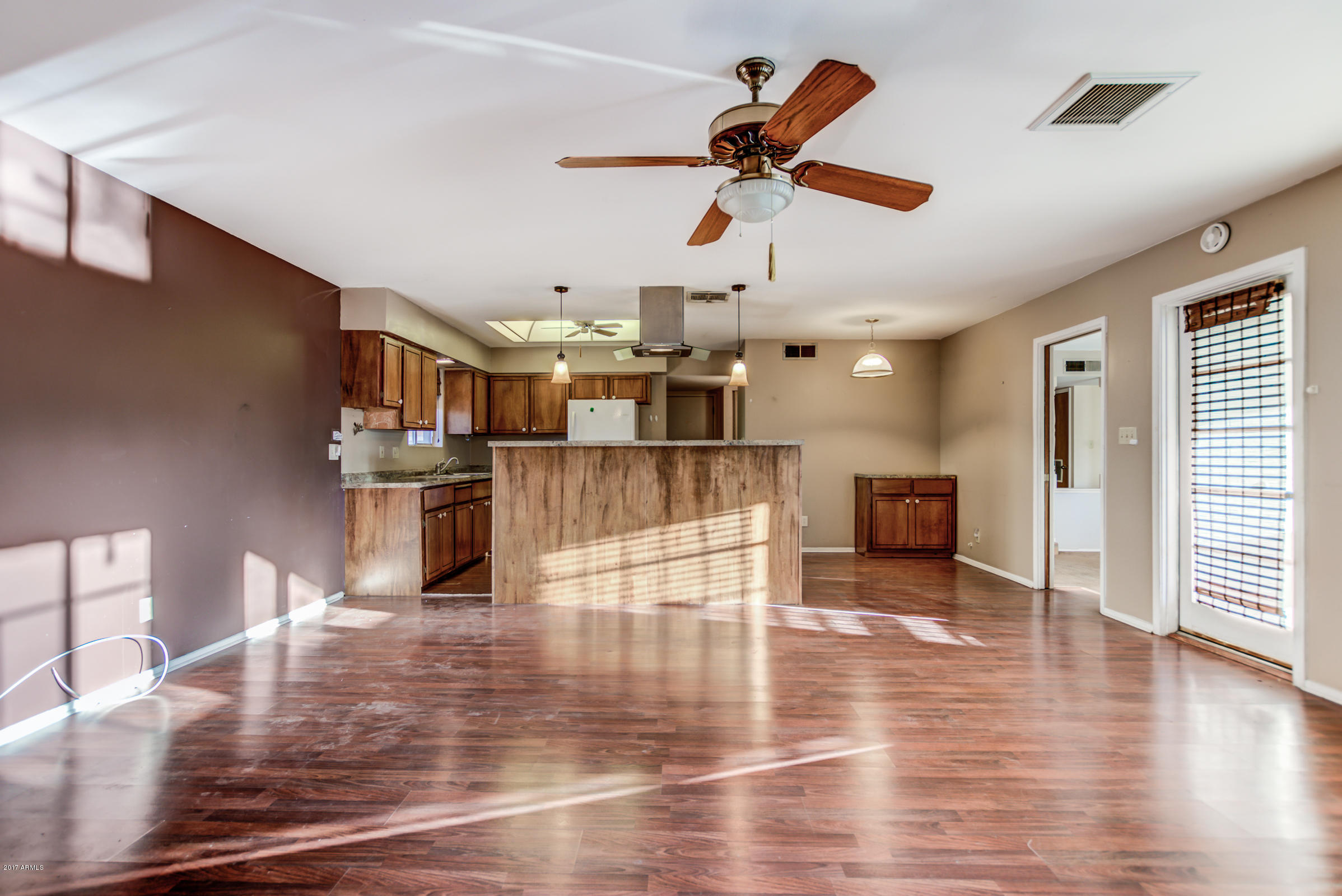 4034 West Hatcher Road Phoenix, AZ 85051 - Photo 19 of 42 21-Living Room