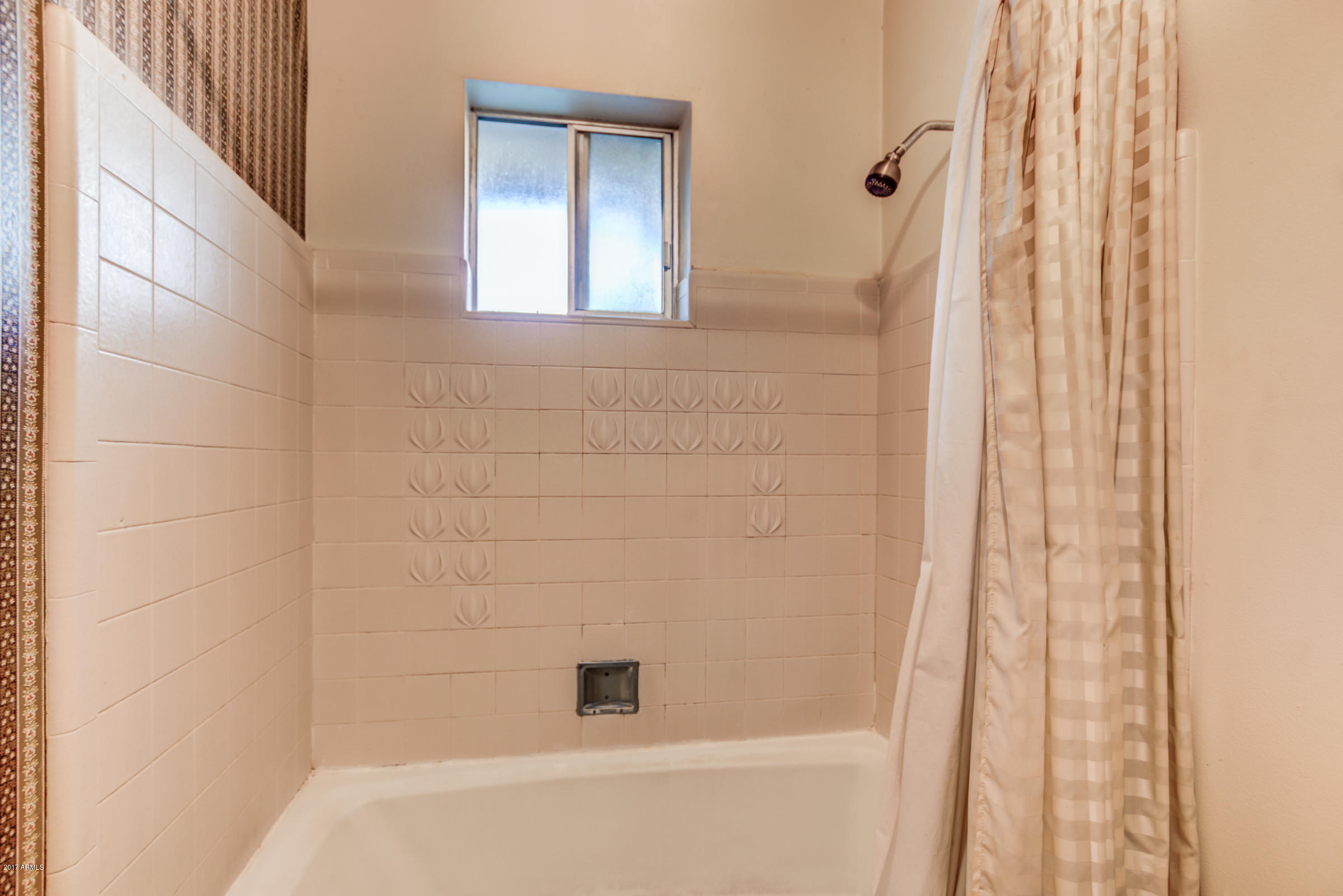 4034 West Hatcher Road Phoenix, AZ 85051 - Photo 33 of 42 35-Hall Bath