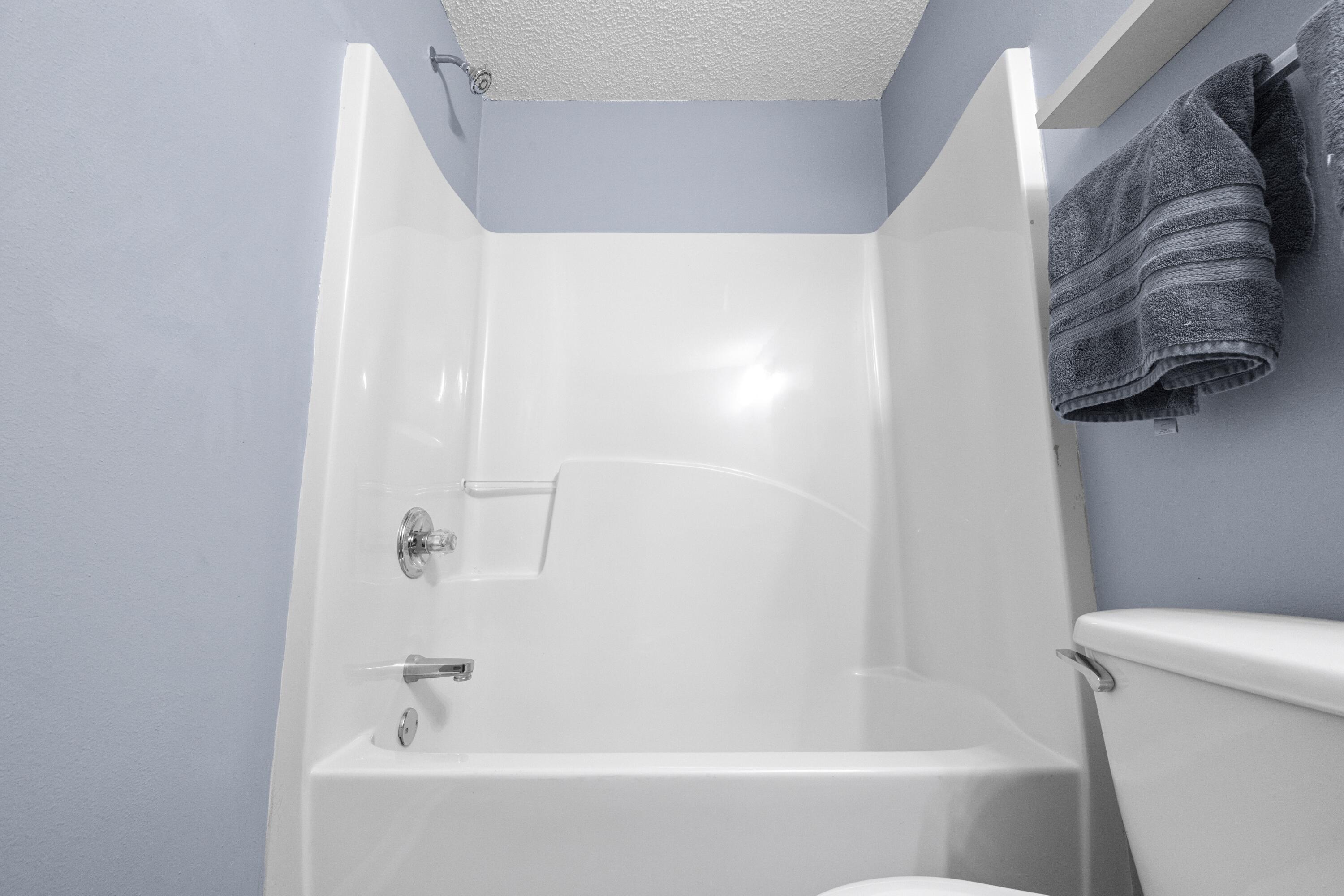 313 Crooked Pine Trail Crestview, FL 32539 - Photo 32 of 43 a bathroom with a bathtub and a toilet