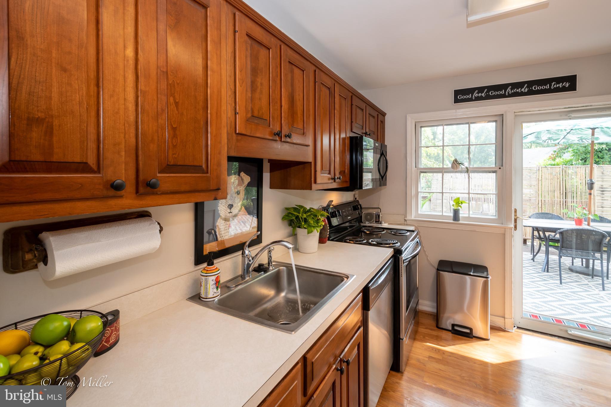441 Range Road Towson, MD 21204 - Photo 15 of 50 Kitchen has Door to Deck