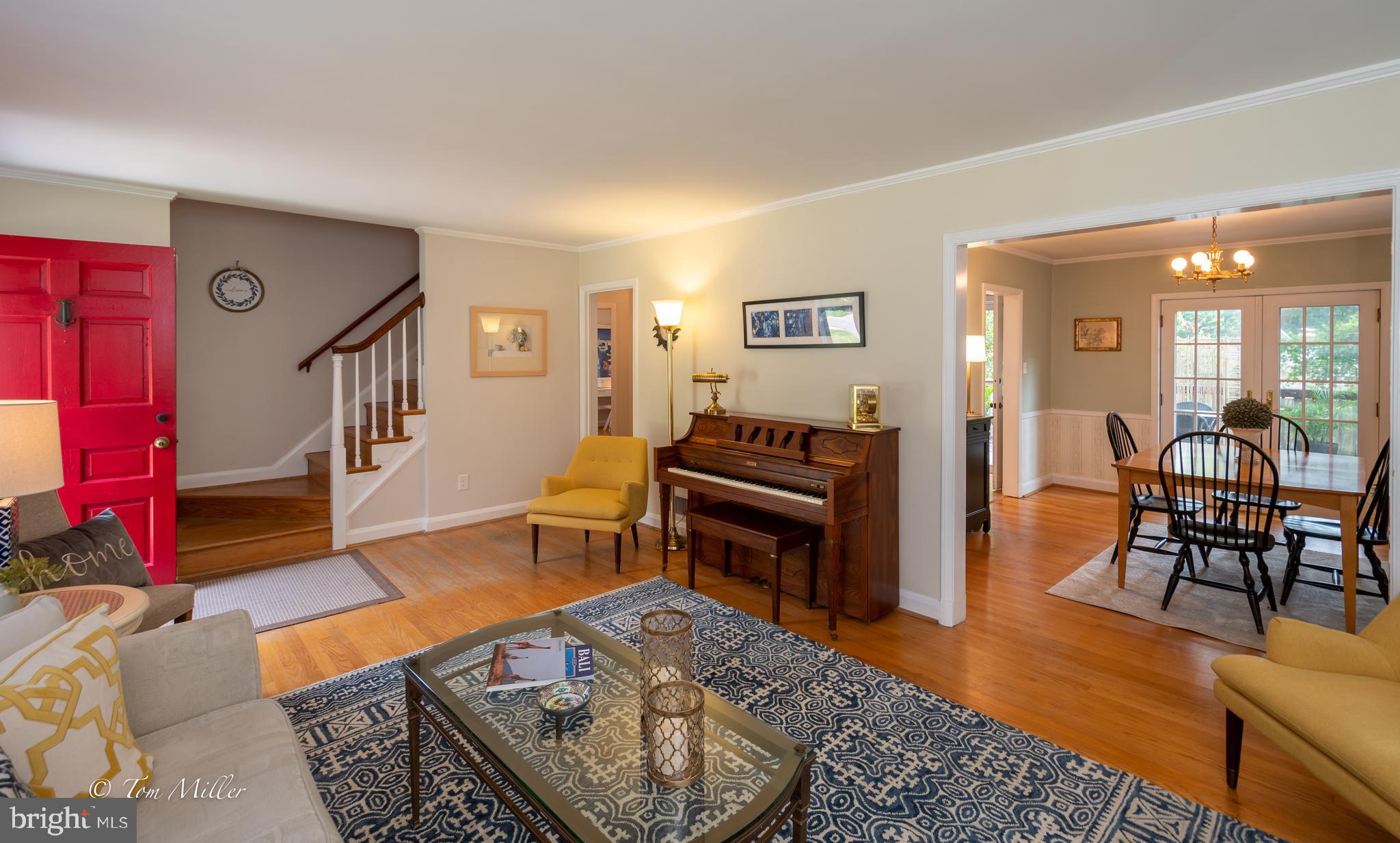 441 Range Road Towson, MD 21204 - Photo 5 of 50 Lovely Living Room with Hardwood Floors