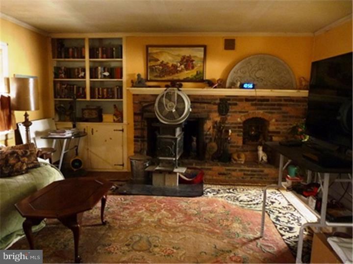 804 Sweetbriar Road Perkasie, PA 18944 - Photo 11 of 21 Living Room