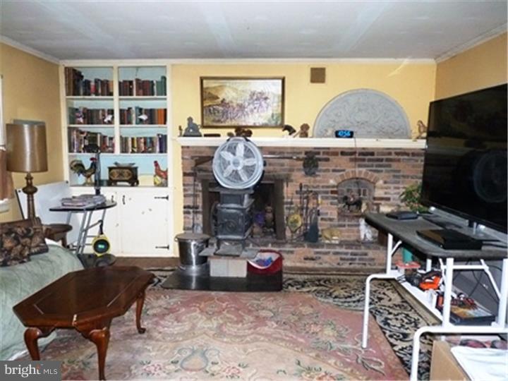 804 Sweetbriar Road Perkasie, PA 18944 - Photo 12 of 21 Living Room