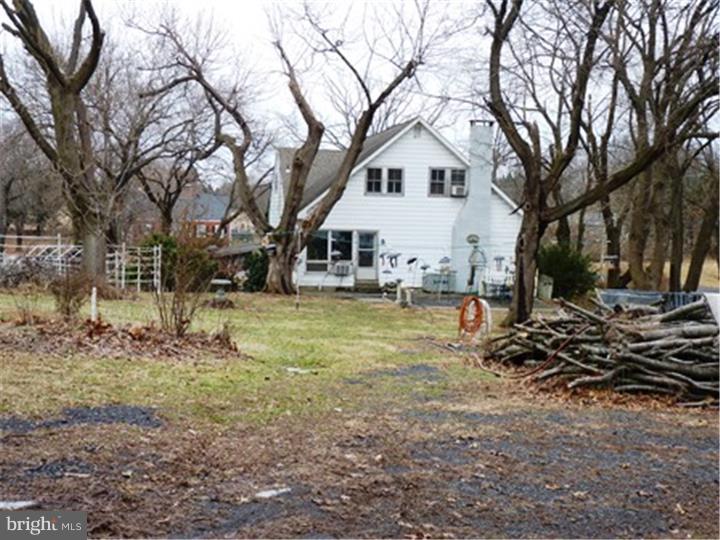 804 Sweetbriar Road Perkasie, PA 18944 - Photo 9 of 21 Exterior Back