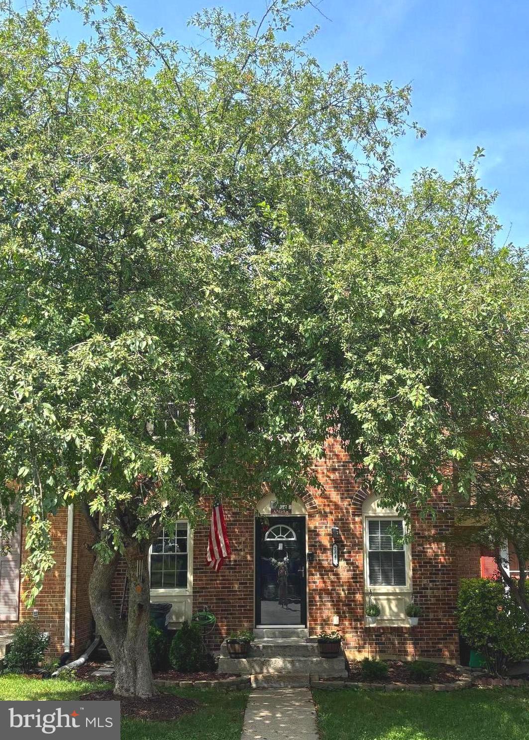 2847 Seminole Road Woodbridge, VA 22192 - Photo 38 of 38 front view of a house with a tree