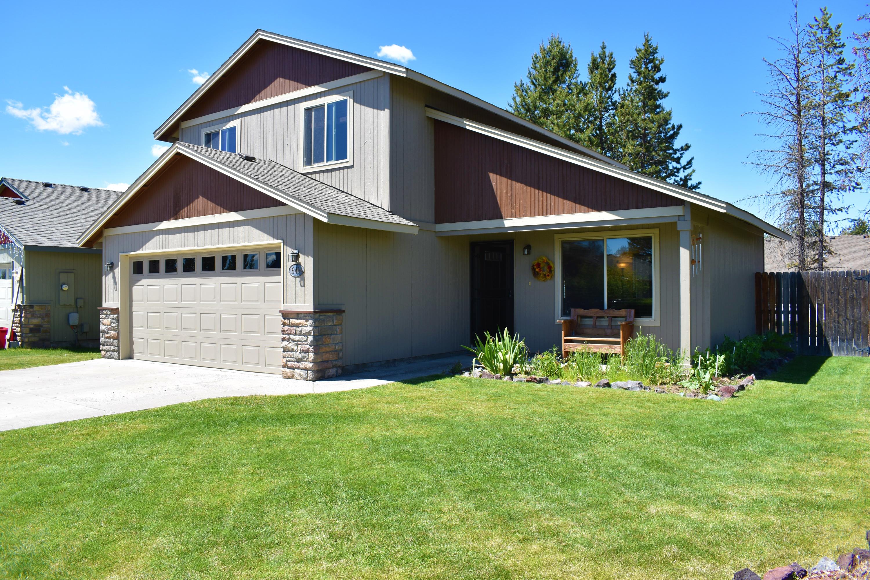 16464 Riley Drive La Pine, OR 97739 - Photo 3 of 43 16464 Riley front 33