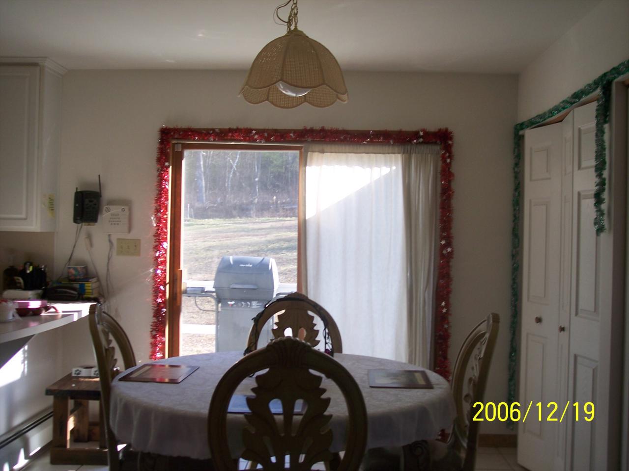 53 Maple Spring Drive Effort, PA 18330 - Photo 6 of 10 Kitchen eating area