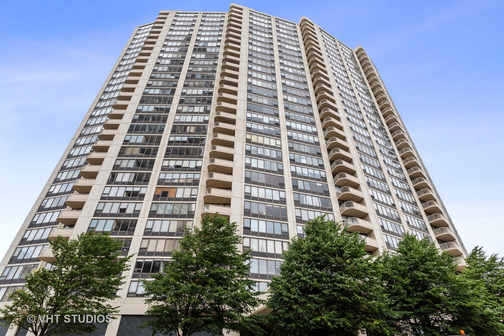 3930 North Pine Grove Avenue, Unit 907 Chicago, IL 60613 - Photo 1 of 12