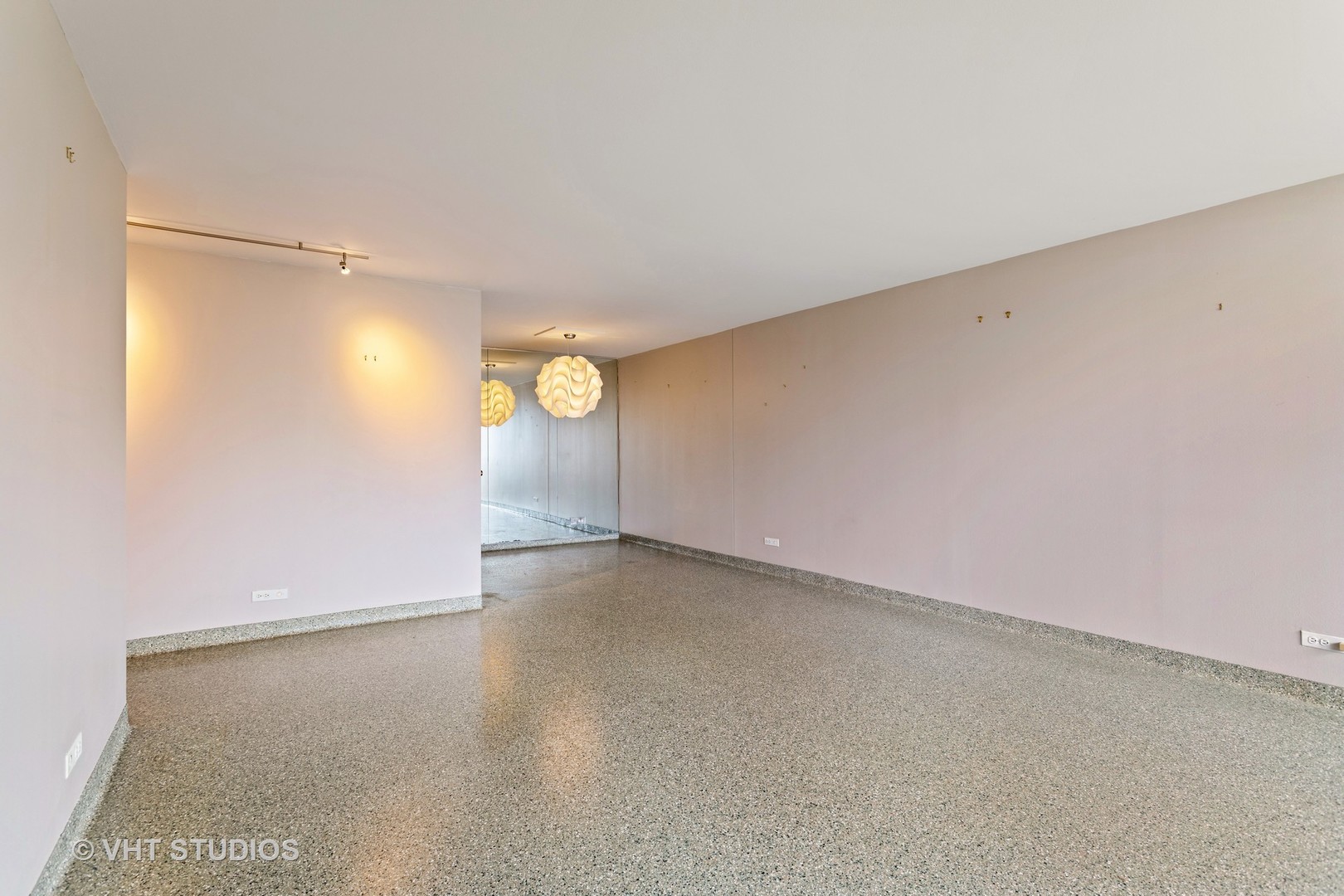 3930 North Pine Grove Avenue, Unit 907 Chicago, IL 60613 - Photo 4 of 12