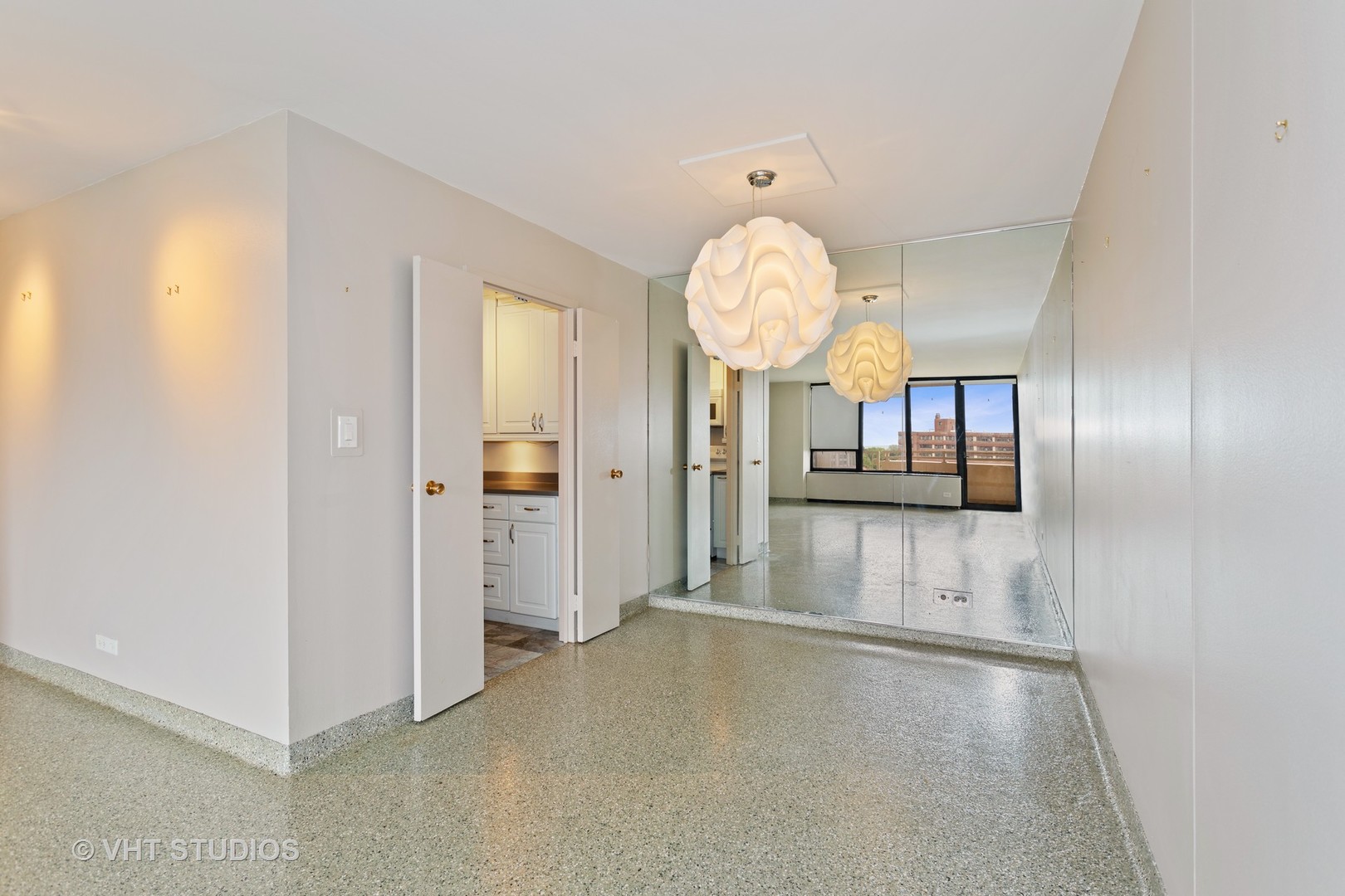 3930 North Pine Grove Avenue, Unit 907 Chicago, IL 60613 - Photo 6 of 12