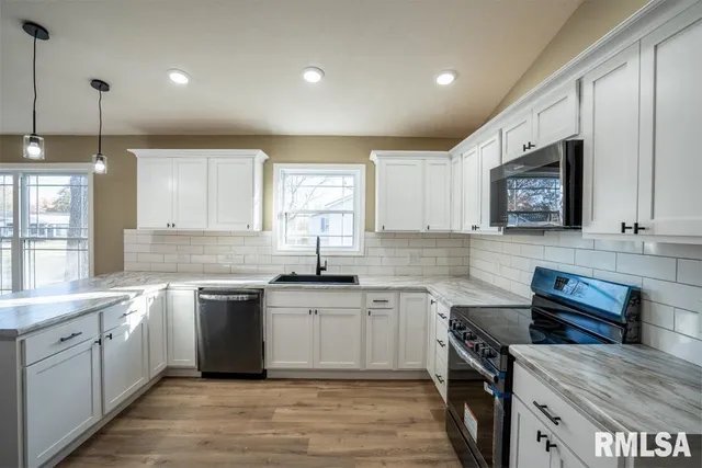 $234,000 | 1801 West Adams Street, Herrin, IL 62948