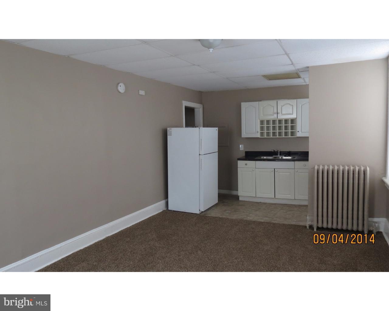 200 East Broad Street, Unit 7 Burlington, NJ 08016 - Photo 2 of 9 a black and white photo of a living room