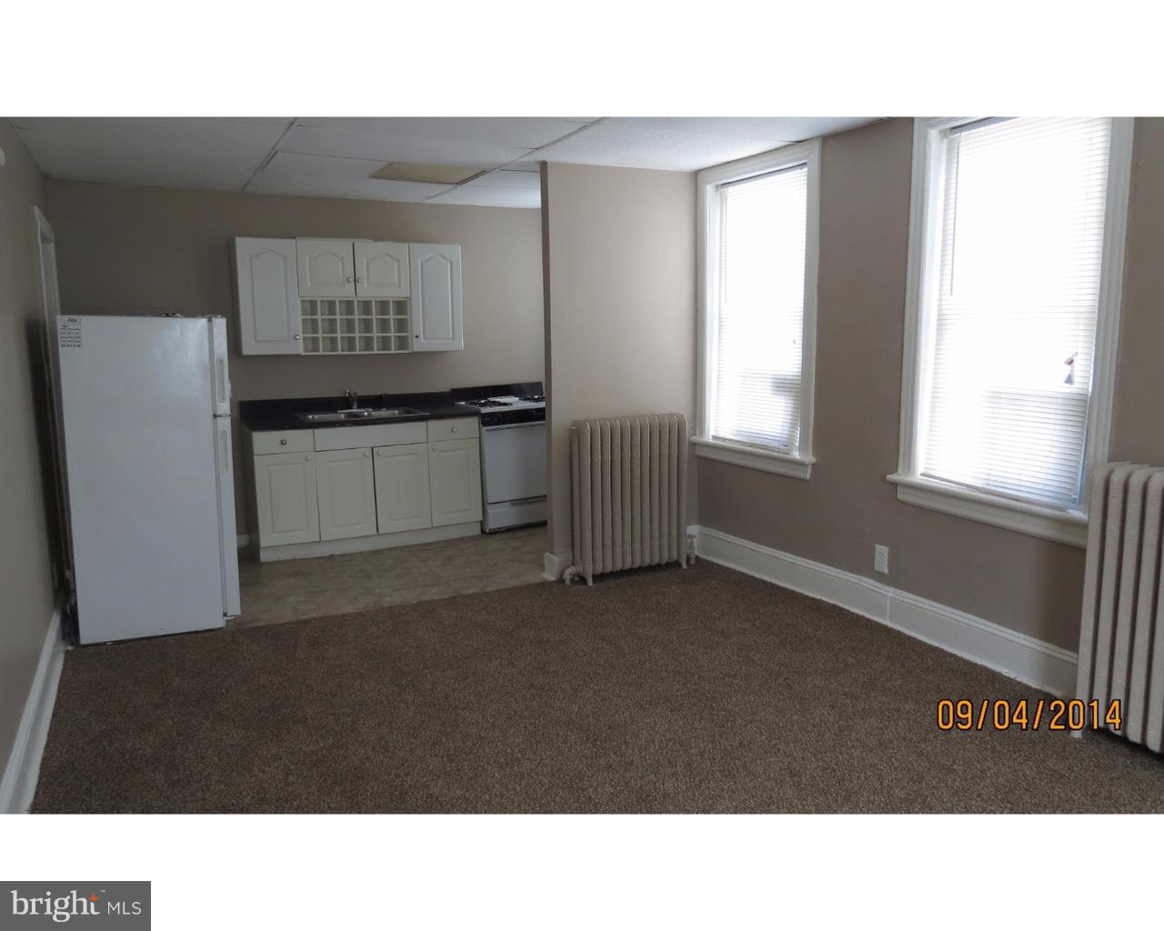 200 East Broad Street, Unit 7 Burlington, NJ 08016 - Photo 3 of 9 a black and white photo of a living room