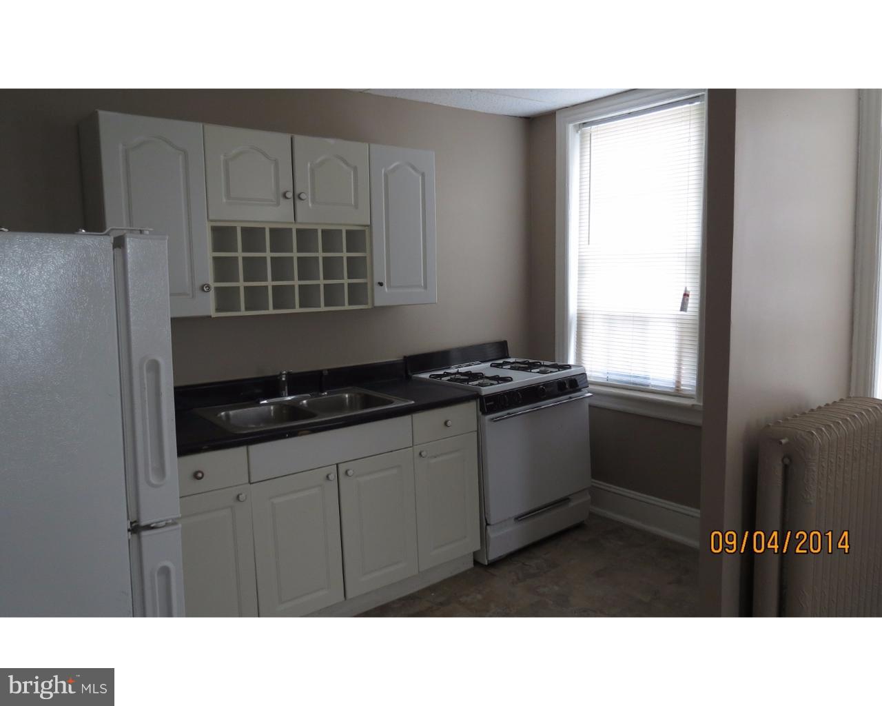 200 East Broad Street, Unit 7 Burlington, NJ 08016 - Photo 4 of 9 a black and white photo of a living room