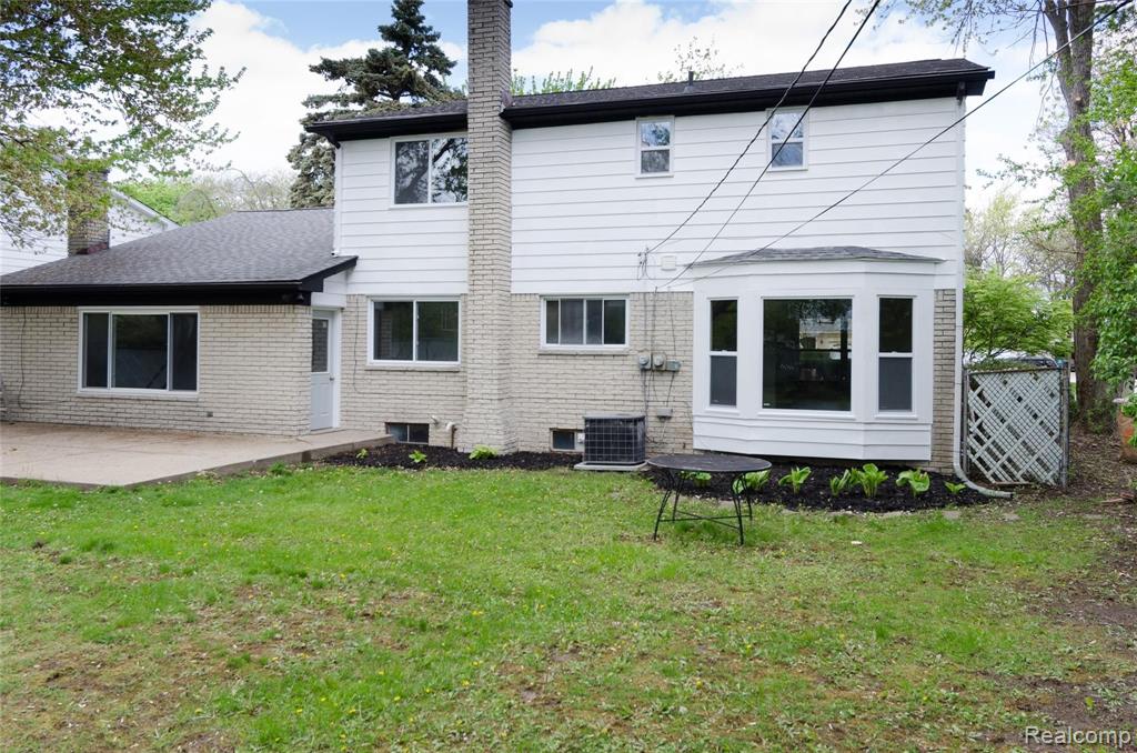 18151 Ramsgate Drive Lathrup Village, MI 48076 - Photo 6 of 47