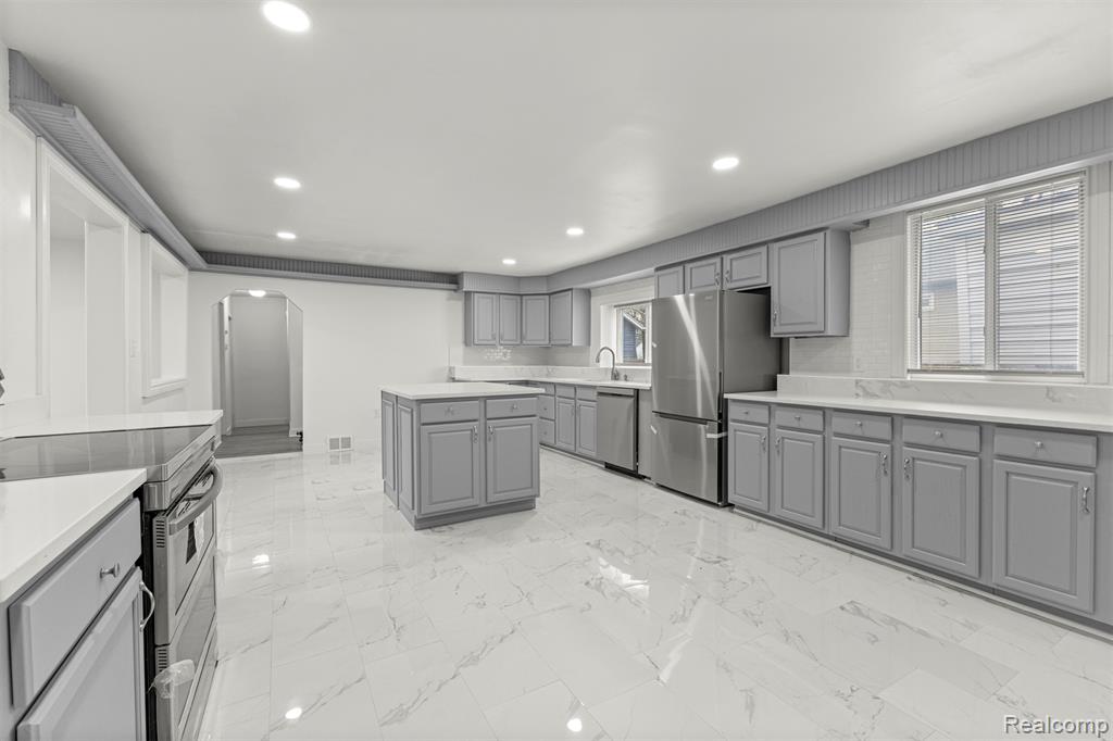 36850 Perry Street Romulus, MI 48174 - Photo 14 of 31