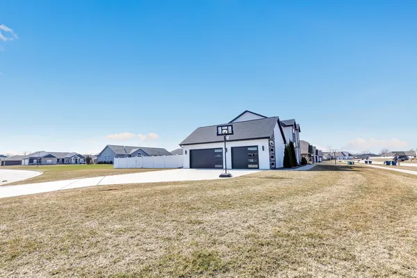 $659,900 | 1015 Nutmeg Drive, De Pere, WI 54115
