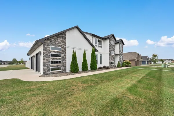 $659,900 | 1015 Nutmeg Drive, De Pere, WI 54115