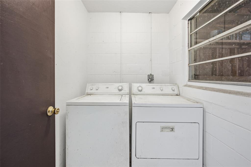 2140 Northeast 39th Street Ocala, FL 34479 - Photo 8 of 28 a utility room with dryer and washer