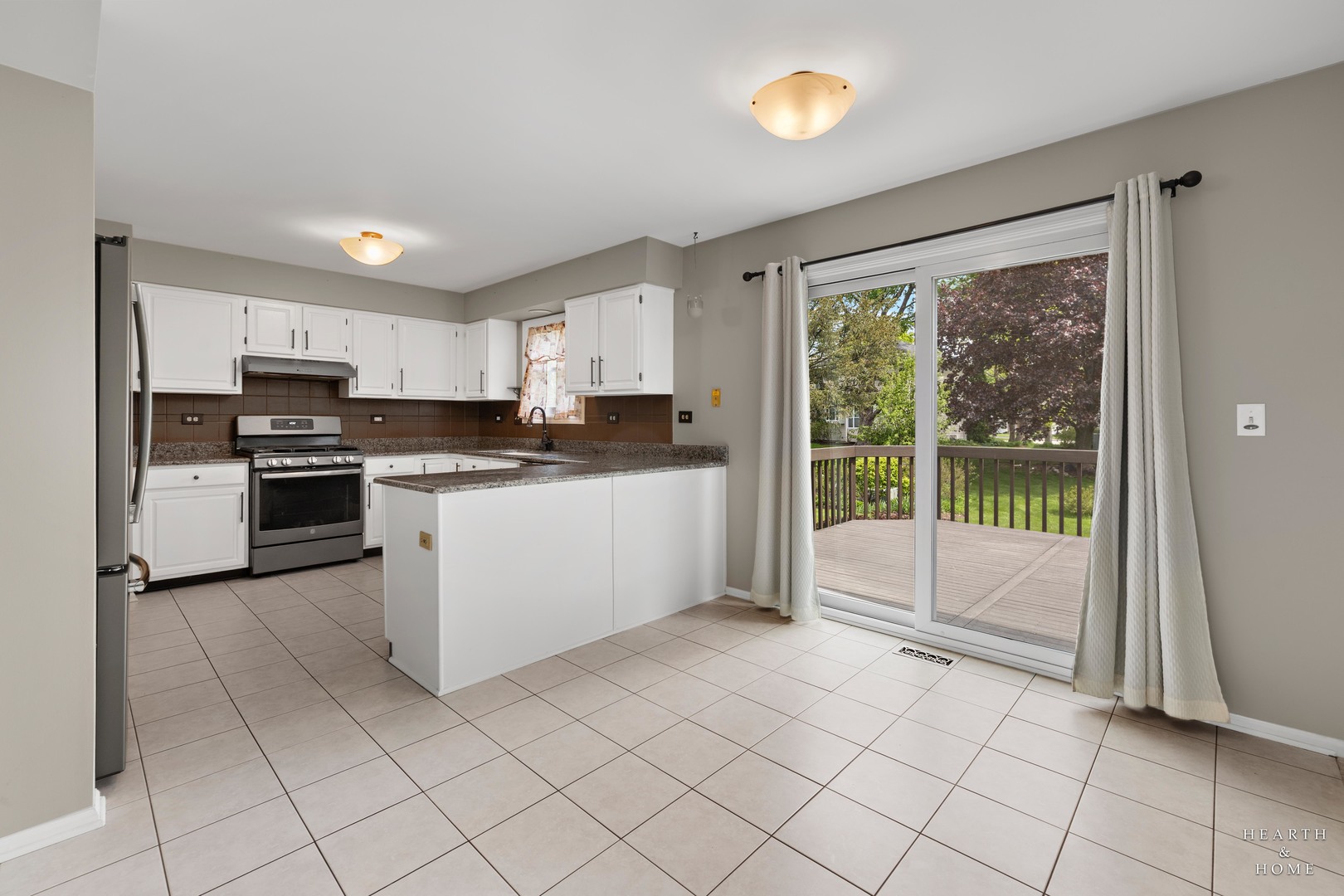 75 Hampton Street Cary, IL 60013 - Photo 3 of 44