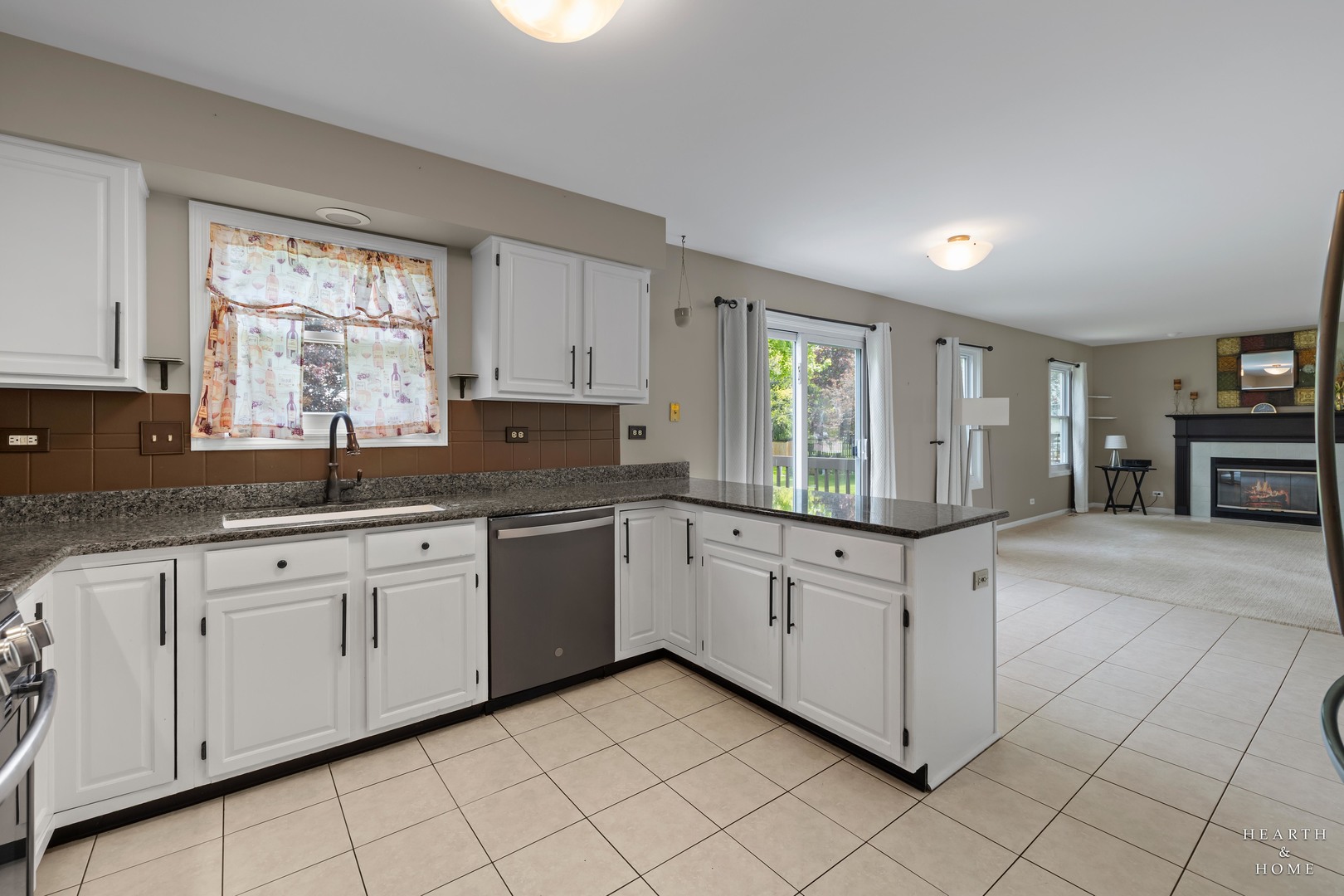75 Hampton Street Cary, IL 60013 - Photo 5 of 44