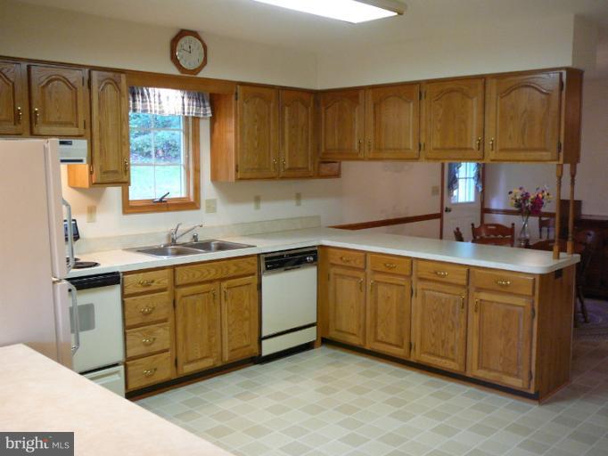 14018 Peddicord Road Mount Airy, MD 21771 - Photo 2 of 26 Kitchen
