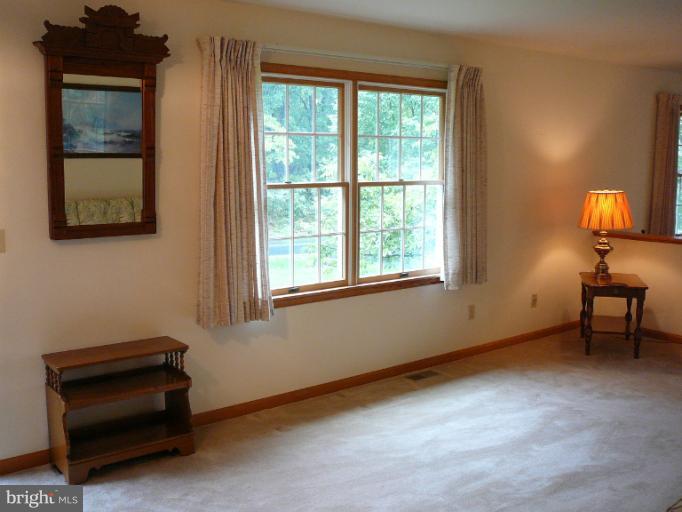 14018 Peddicord Road Mount Airy, MD 21771 - Photo 10 of 26 Living Room