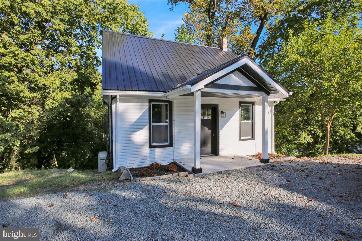 833 East Neversink Road Reading, PA 19606 - Photo 3 of 22 Gallery Image 3