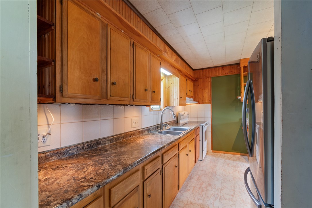 11 Maple Avenue Manchester, NY 14548 - Photo 16 of 39 Updated counter tops and flooring in this 3 bed- 2