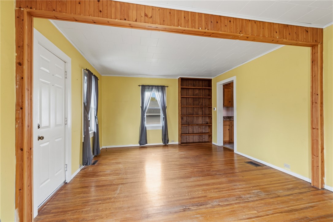 11 Maple Avenue Manchester, NY 14548 - Photo 20 of 39 The living room- open and bright!