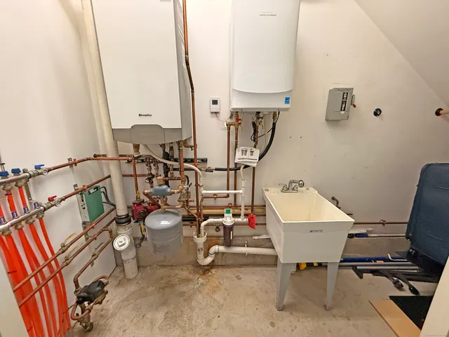 $349,999 | 75 Maple Street, Torrington, CT 06790