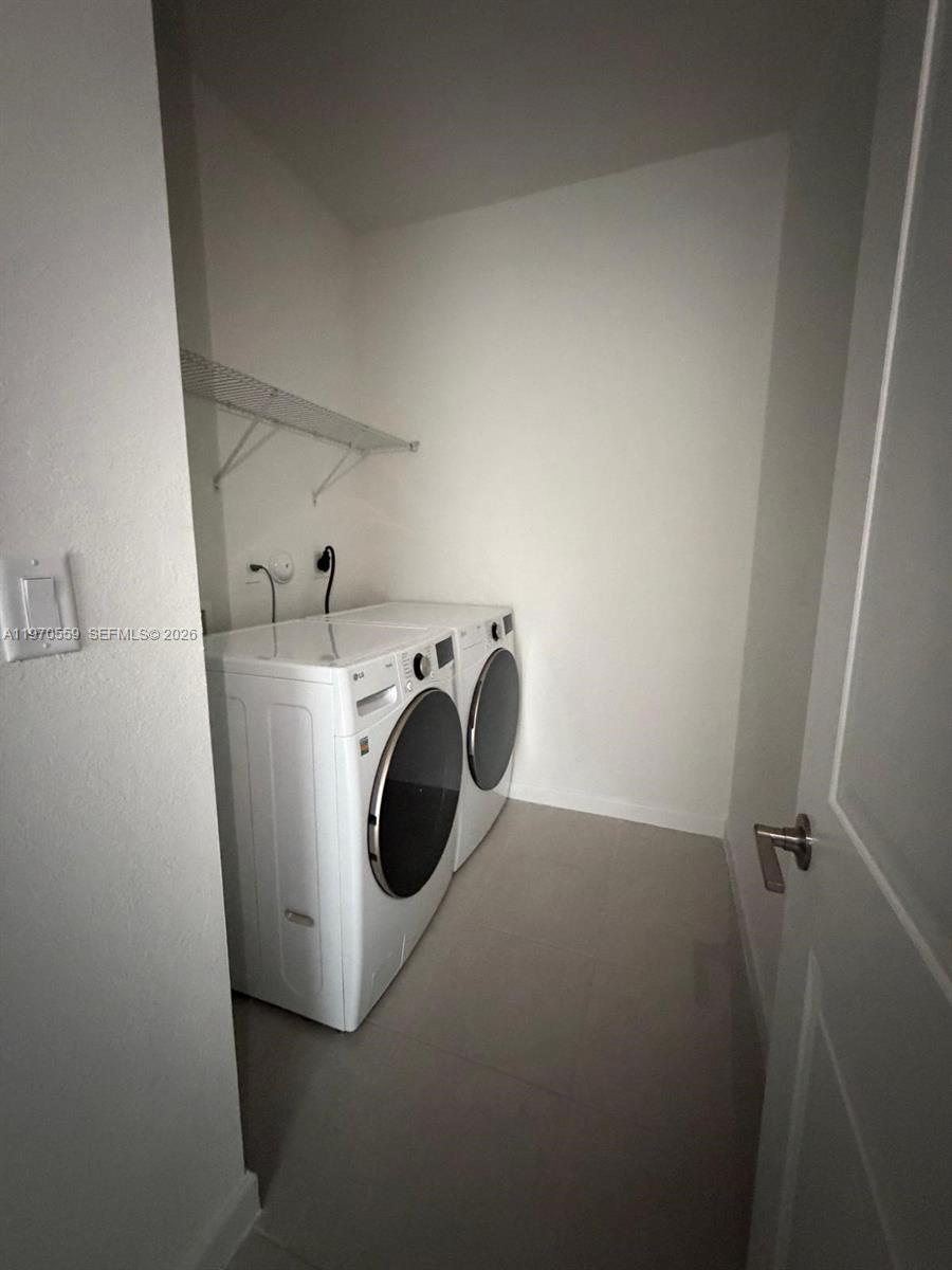 2638 Southeast 9th Street Homestead, FL 33035 - Photo 17 of 36 a utility room with dryer and washer
