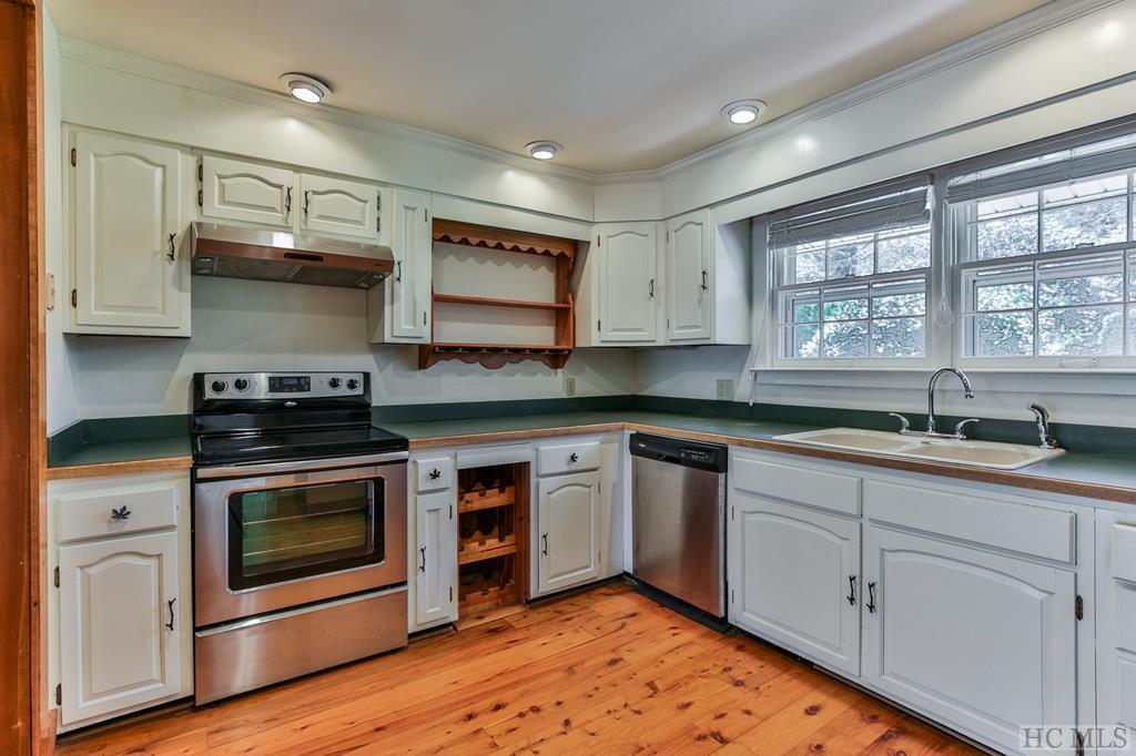 112 Laurel Heights Road Highlands, NC 28741 - Photo 11 of 35 Gallery Image 11