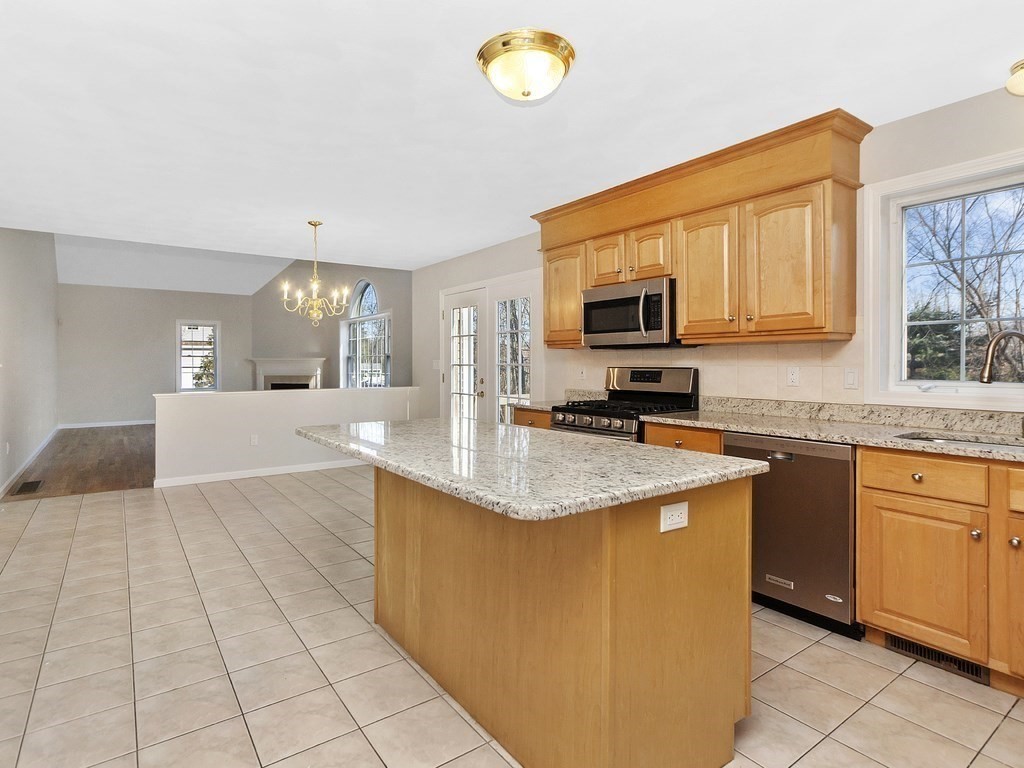 68 Locke Road Chelmsford, MA 01824 - Photo 11 of 36