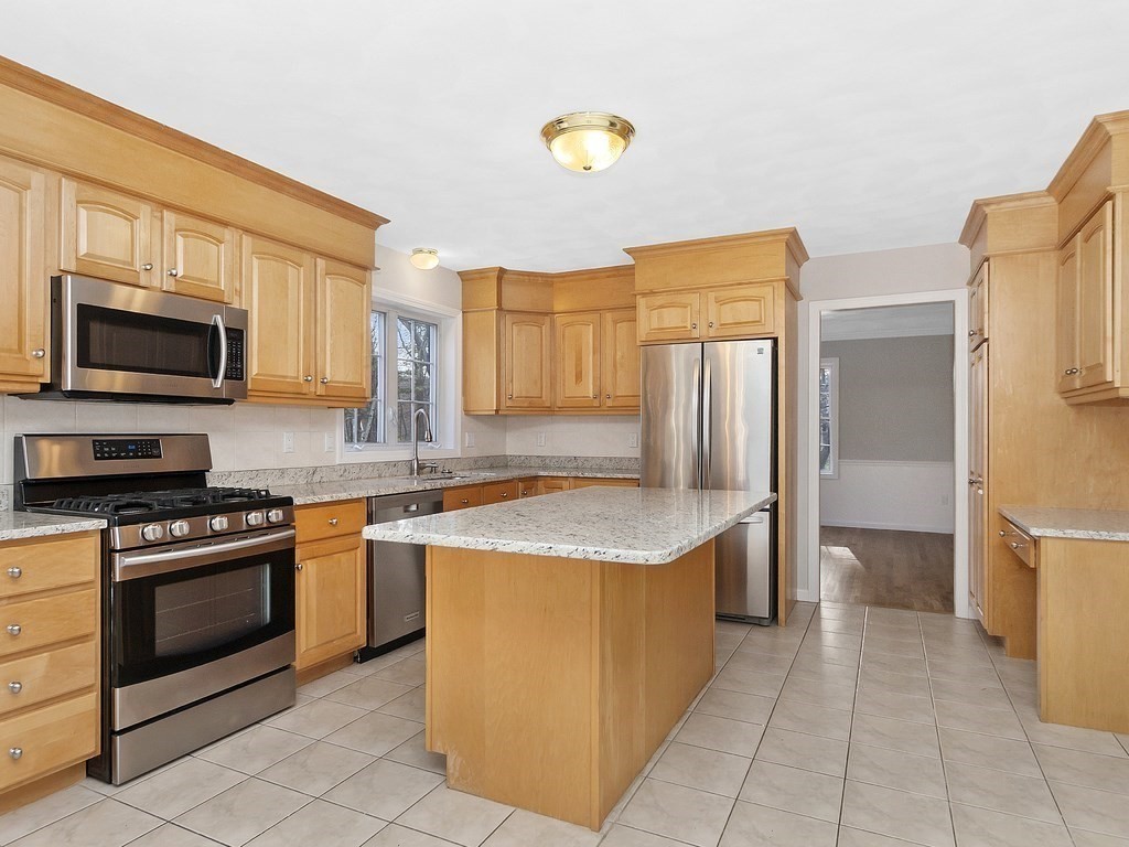 68 Locke Road Chelmsford, MA 01824 - Photo 12 of 36