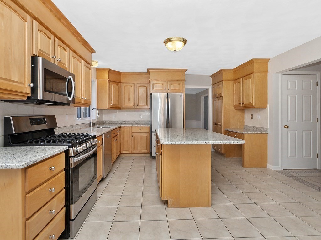 68 Locke Road Chelmsford, MA 01824 - Photo 13 of 36