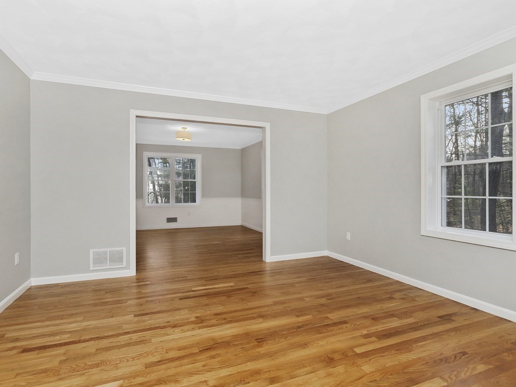68 Locke Road Chelmsford, MA 01824 - Photo 7 of 36