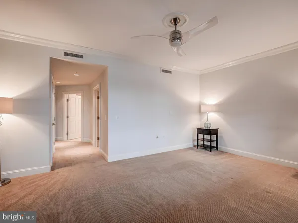 a view of empty room with a ceiling fan