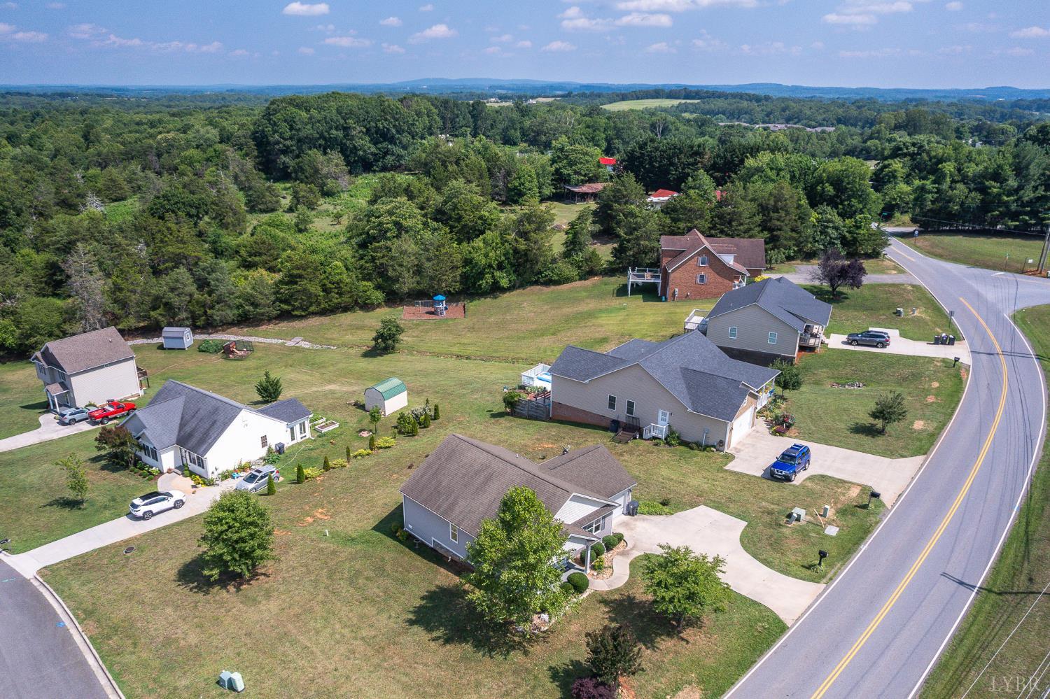 1583 Link Road Bedford, VA 24523 - Photo 6 of 40