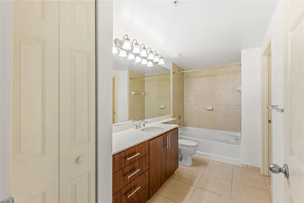 $2,500 | 2421 Northeast 65th Street, Unit 318, Fort Lauderdale, FL 33308