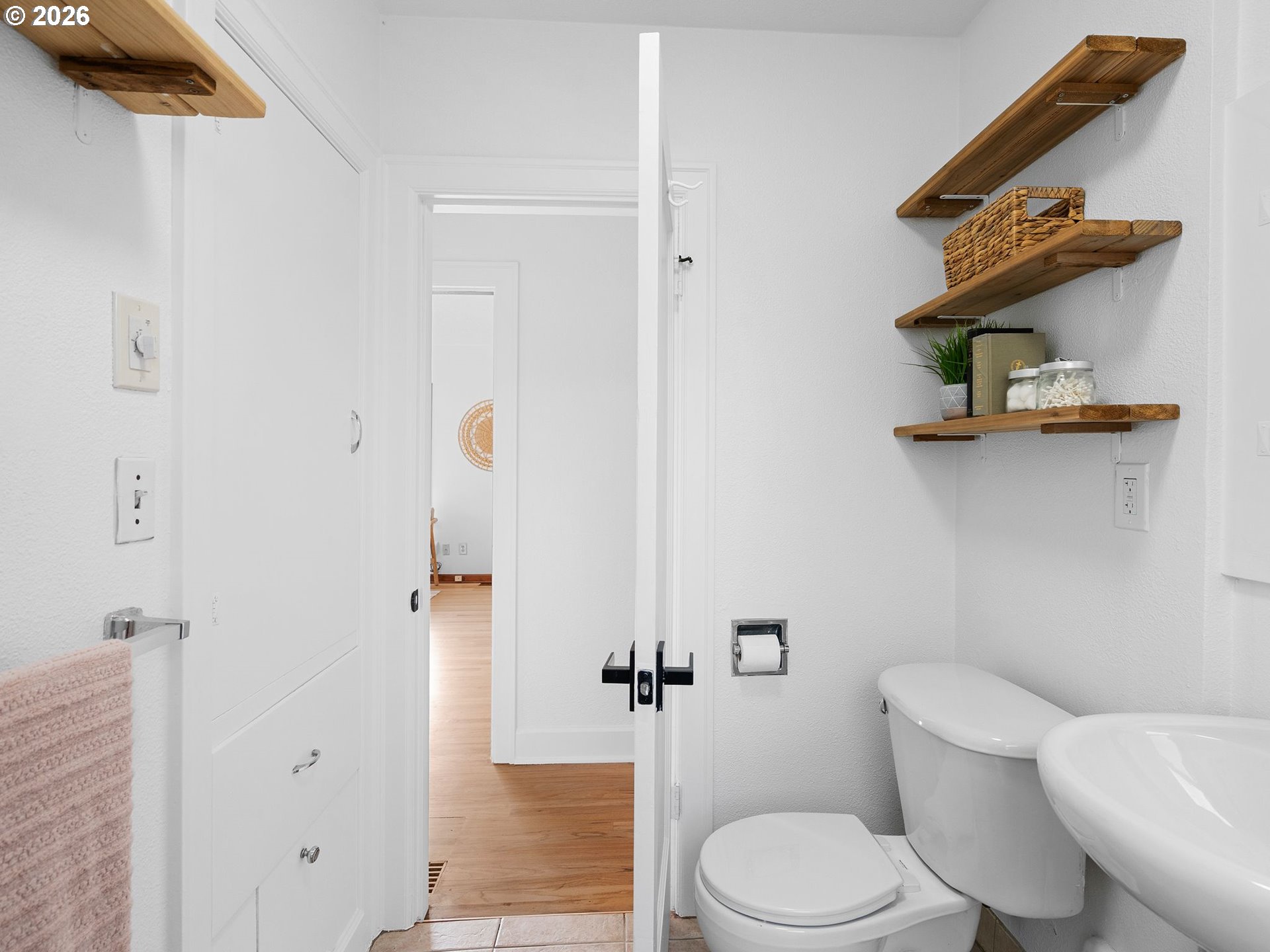 6035 Southeast Lafayette Street Portland, OR 97206 - Photo 16 of 33 Bathroom