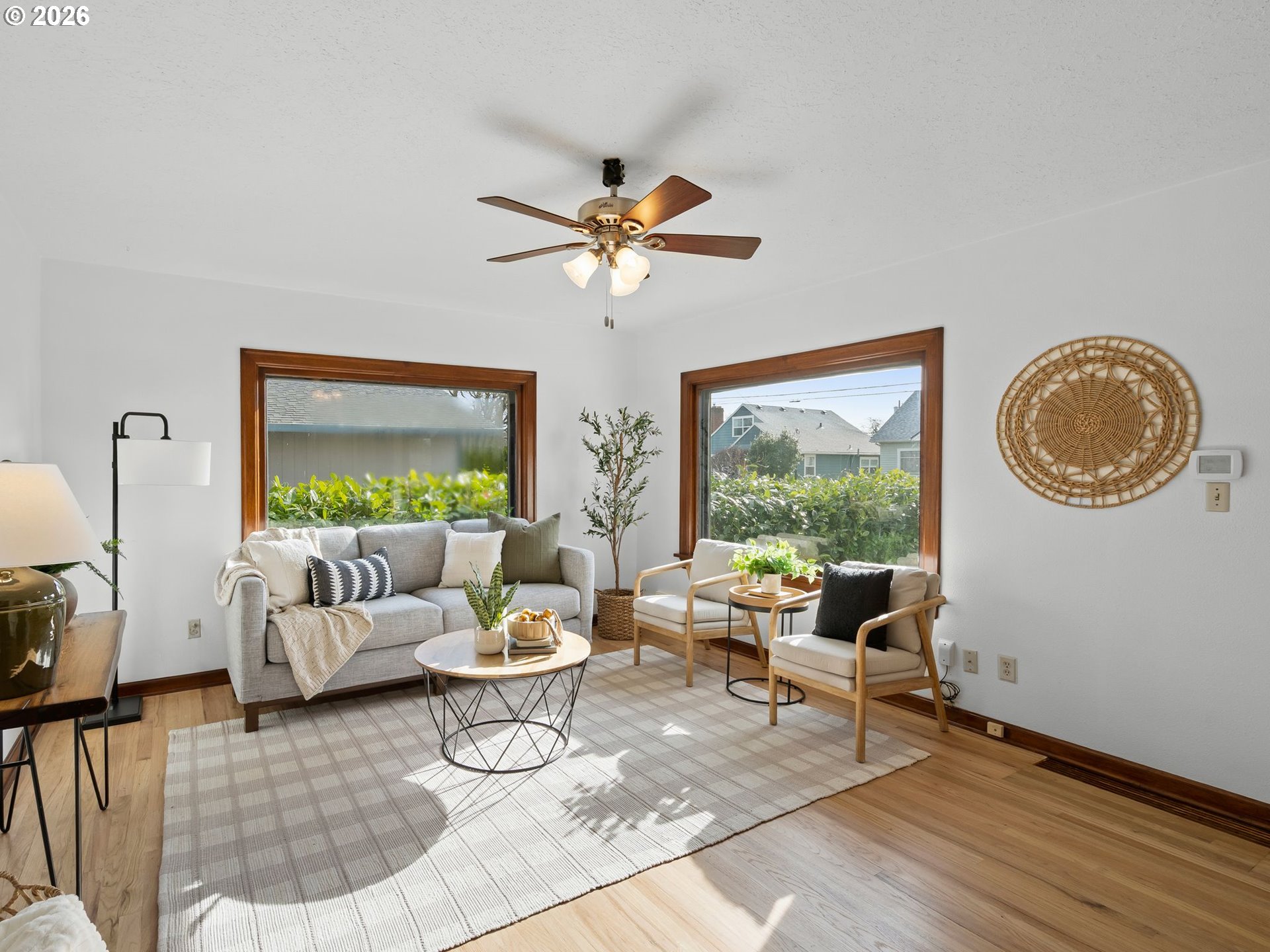 6035 Southeast Lafayette Street Portland, OR 97206 - Photo 6 of 33 Living Room