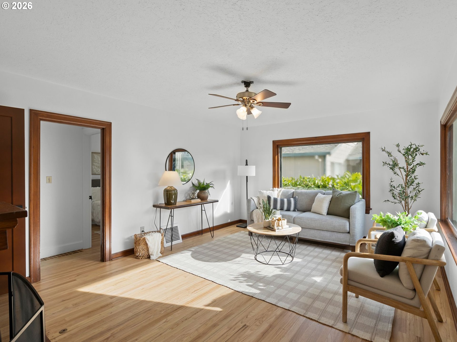 6035 Southeast Lafayette Street Portland, OR 97206 - Photo 7 of 33 Living Room