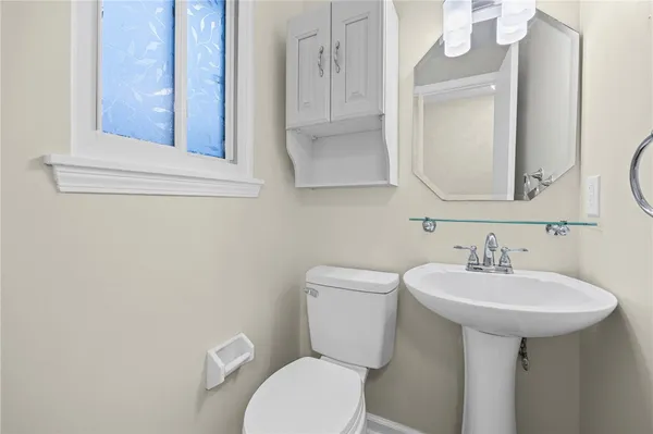 $2,700 | 49 Bucklebury Hill, Perinton, NY 14450