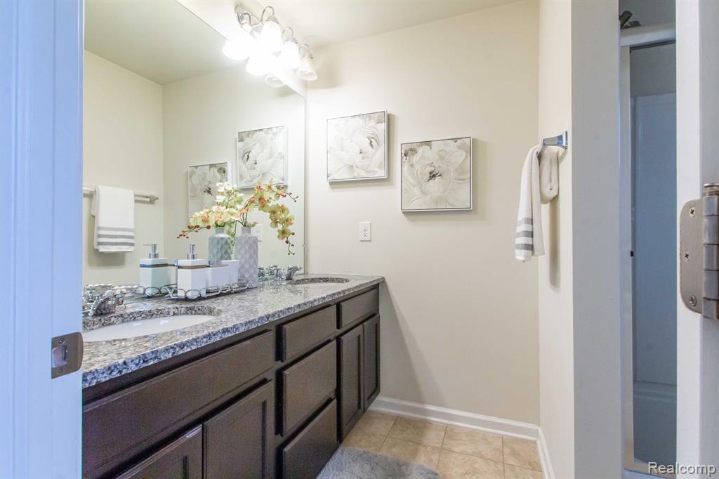 863 Barclay Circle Rochester Hills, MI 48307 - Photo 24 of 35