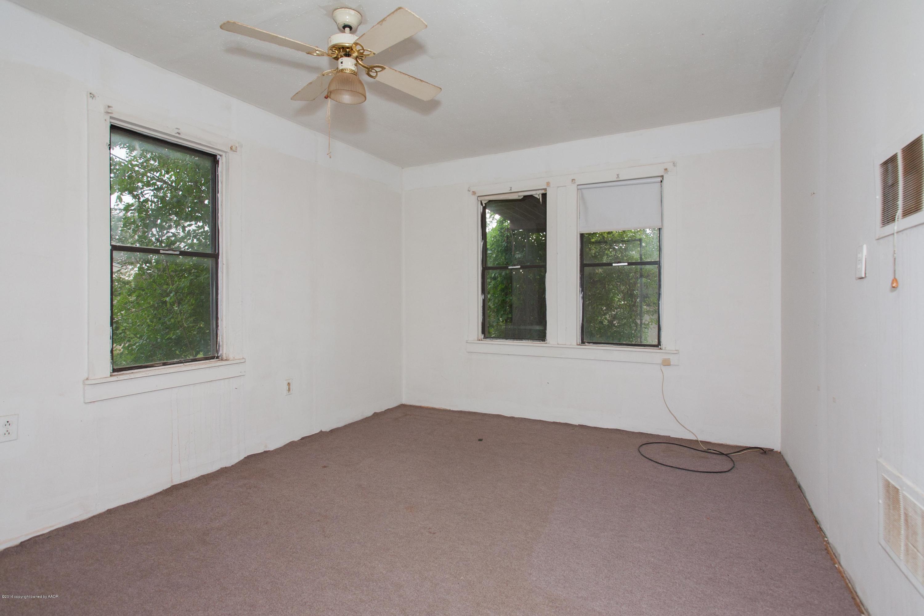 106 3rd Vega, TX 79092 - Photo 11 of 37 011_Bedroom2
