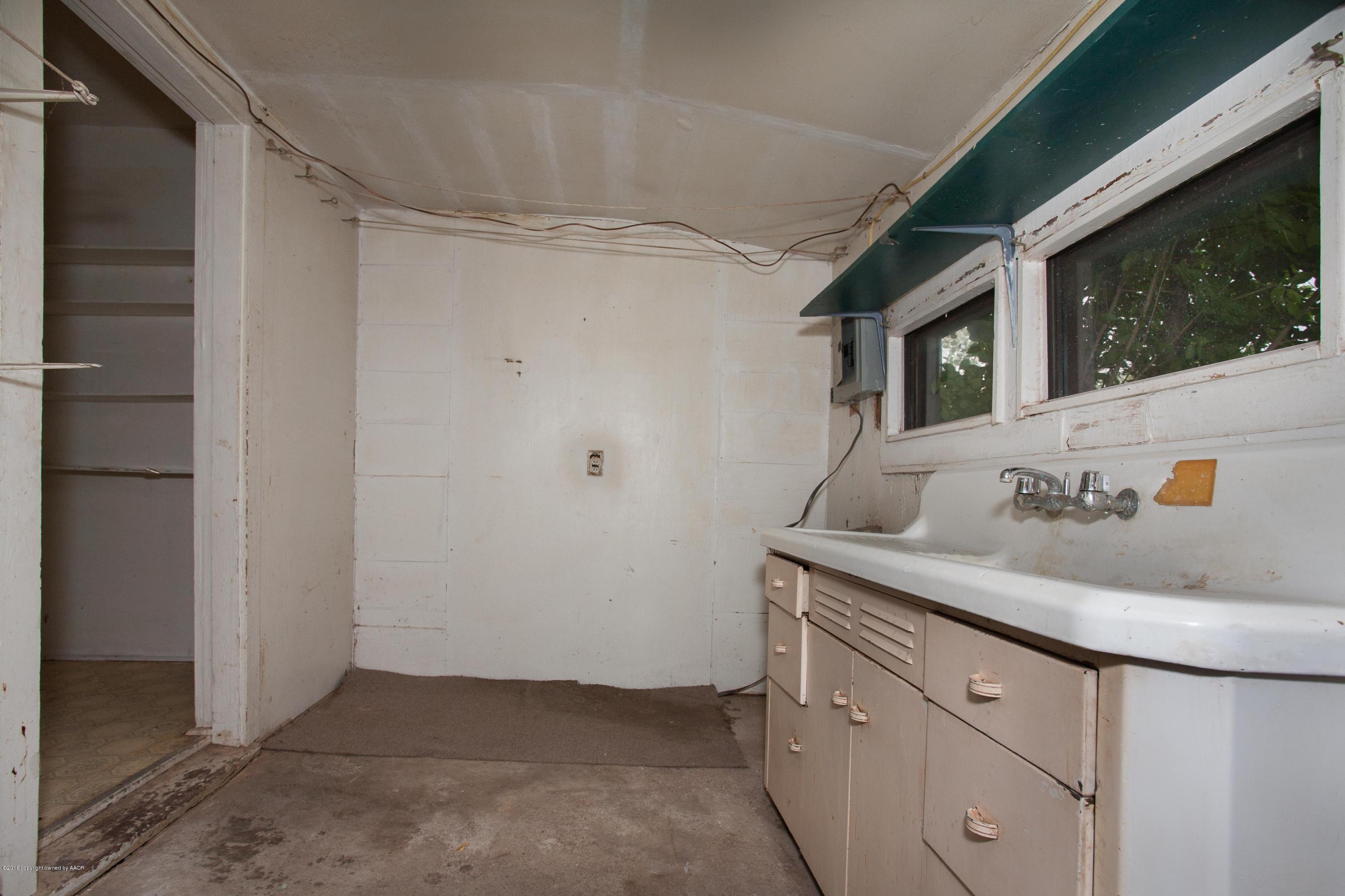 106 3rd Vega, TX 79092 - Photo 24 of 37 024_Utility